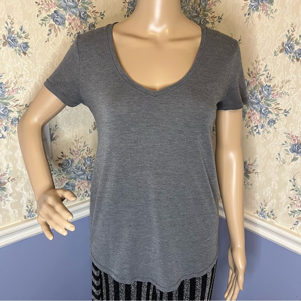 SO Perfect Tee Relaxed Fit Grey Shirt, Size XS